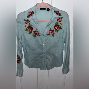 New York & Company Light Blue Floral Embroidered snap button V-neck Shirt Sz.Sm